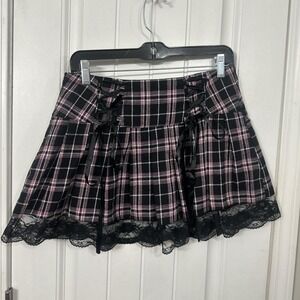 Pink and black plaid mini skirt with lace detailing. No brand no size. S